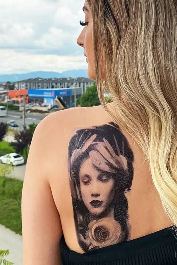 Geçici Kadın Modelli Dövme Tattoo