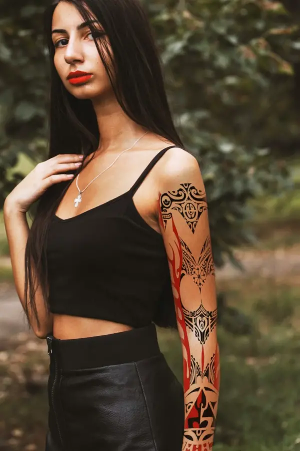 Geçici Kadın Modelli Kol Dövme Tattoo