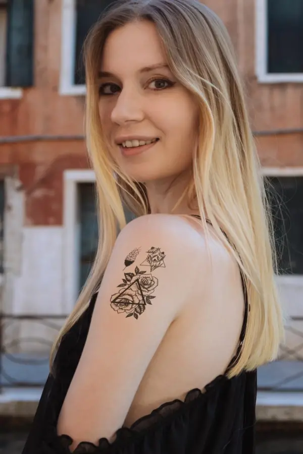 Geçici Üçgen ve Gül Mini Dövme Tattoo